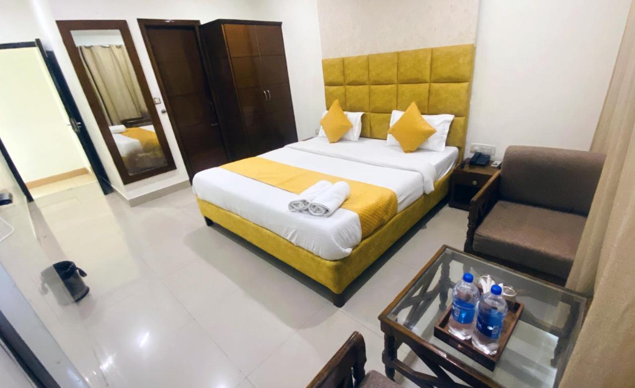 Hotel Landmark Chandīgarh Exterior foto